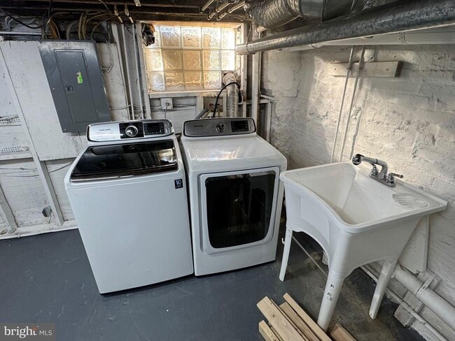 Building Photo - 156 N Haven St