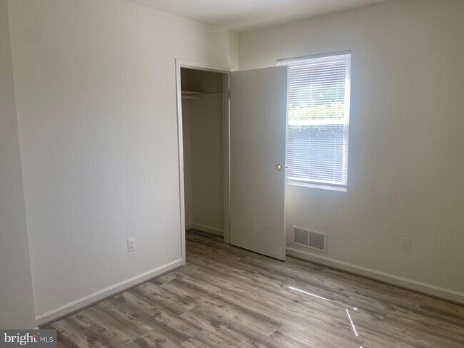 Building Photo - 2200 Greenwich St