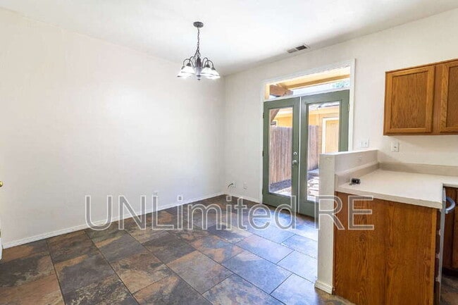 Building Photo - 1324 E Chubs Way
