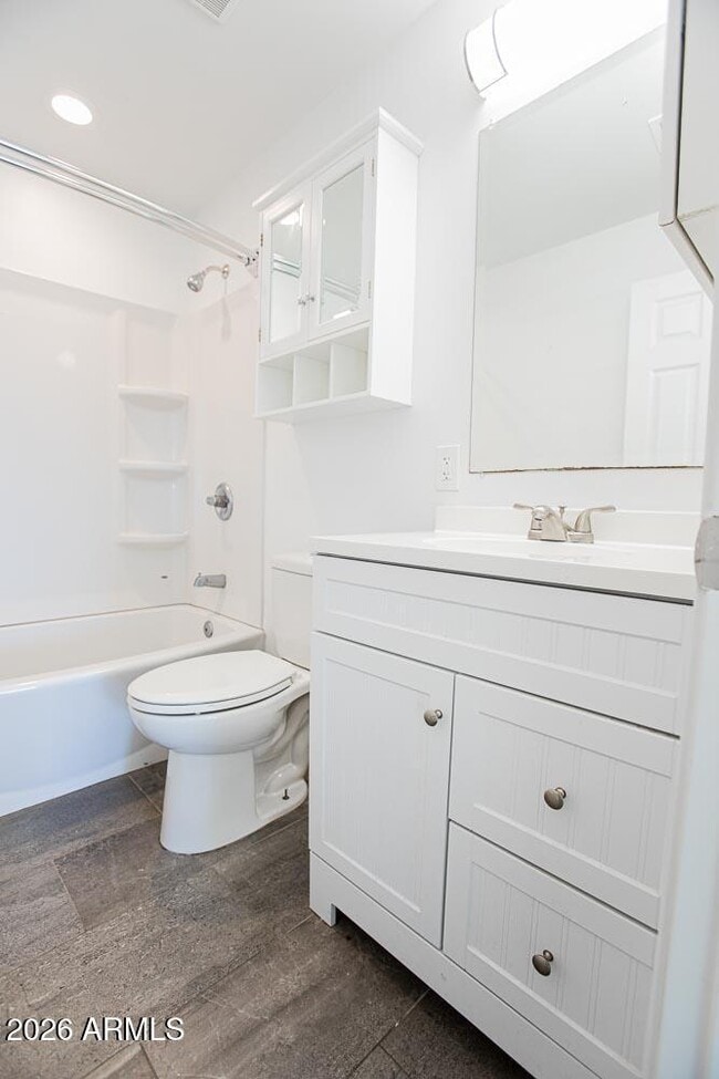 Building Photo - 318 N Palm St