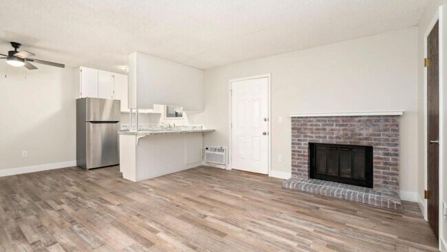 Building Photo - 1209 W Plum St