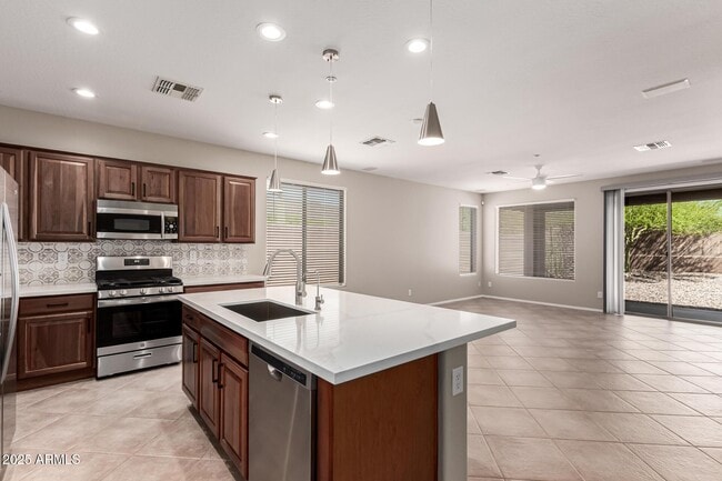 Building Photo - 1744 W Turtle Hill Dr