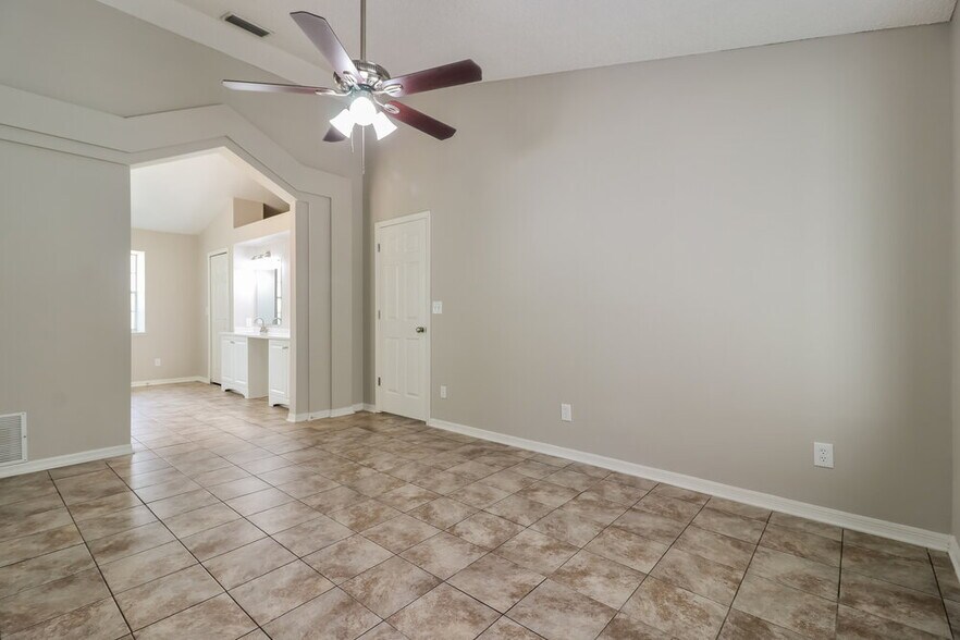 Building Photo - 3322 Silverpond Dr