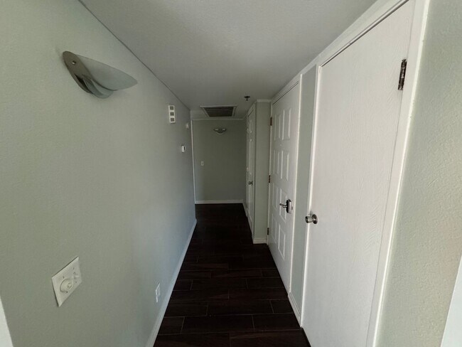 Building Photo - Beautiful Condo by the Lake