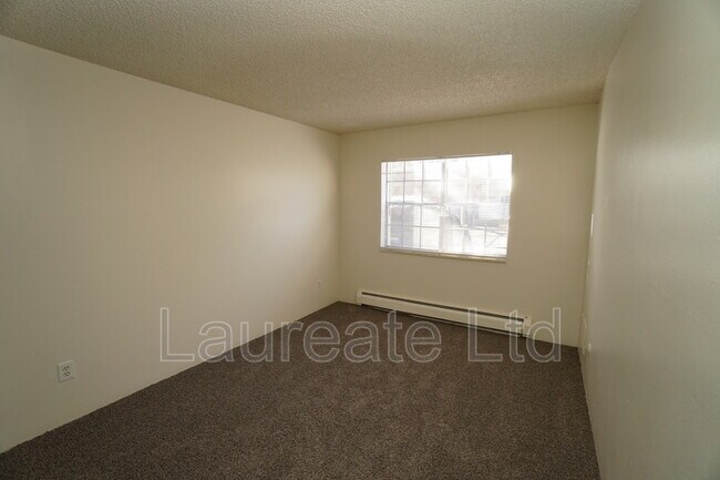 Building Photo - 2225 S Jasmine St