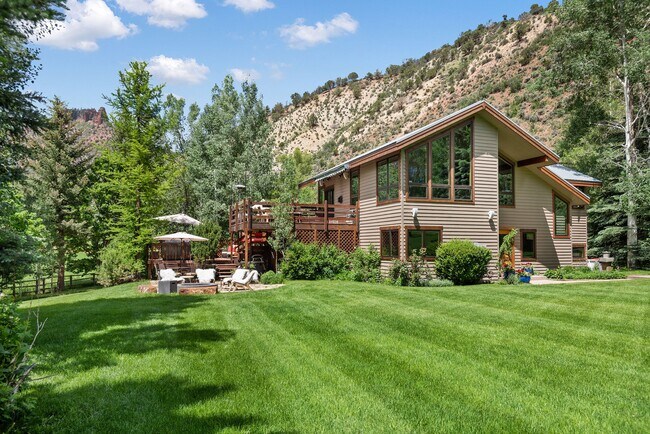Building Photo - 2755 Lower River Rd
