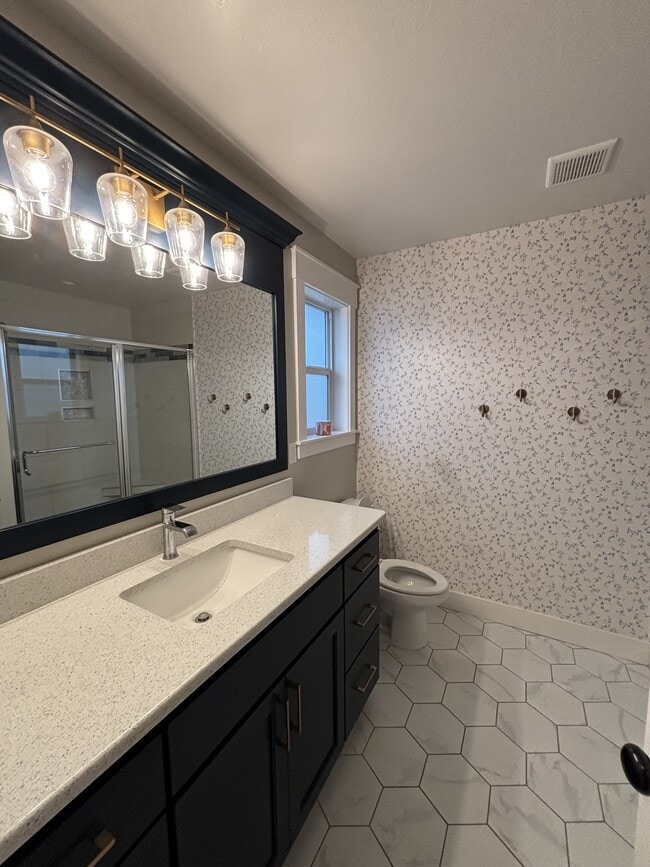 Building Photo - 696 Regency Ln