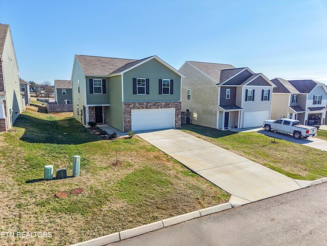 Building Photo - 228 Belle court