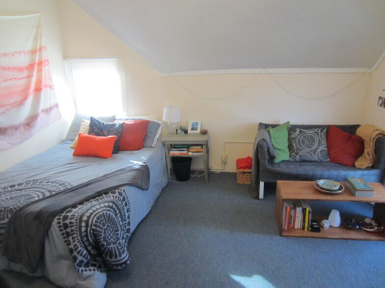 Building Photo - 1324 Vermont St