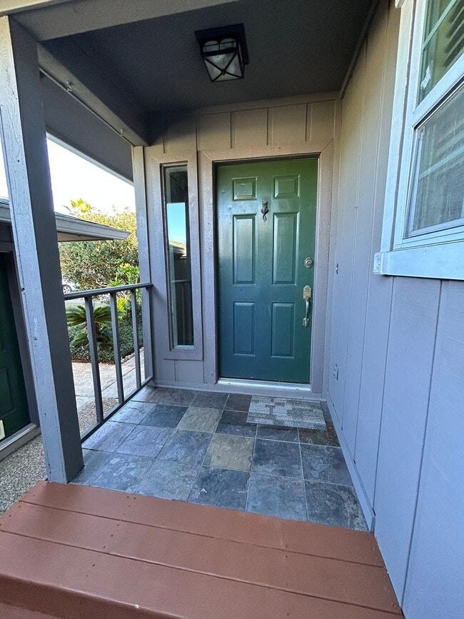 Building Photo - 1005 11th Ct