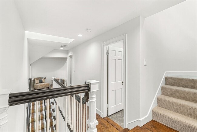 Building Photo - 2 Phillips Pond Rd