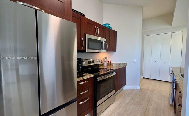 Building Photo - 20000 E Country Club Dr