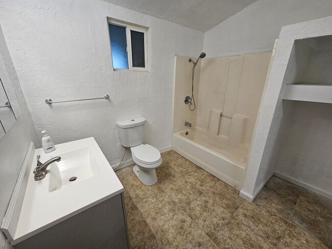 Building Photo - Charming 2/1 Home For Rent in Gerber!