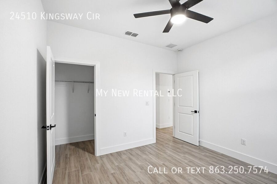 Building Photo - 24510 SW Kingsway Cir