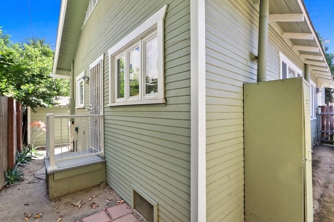 Building Photo - Charming Historic Rose Park Gem