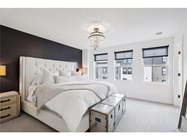 Building Photo - 870 Mount Curve Blvd