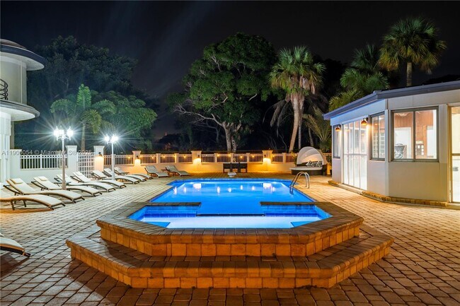 Building Photo - 2827 S Indian River Dr