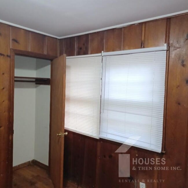 Building Photo - 714 Farley Ave