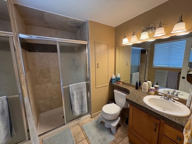 Building Photo - Fantastic 3 bed 2 bath home in Centennial ...