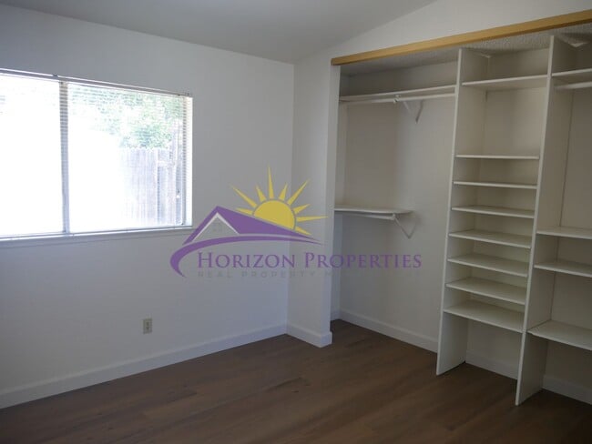 Building Photo - Open 4 Bed 2 Bath 1,407sqft Single Family Home