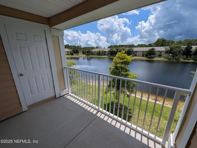 Building Photo - 1622 Golden Lake Loop