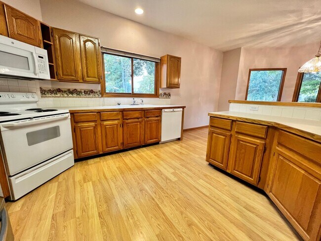 Building Photo - Charming 3 bed, 3 bath Ranch Home in South Fort Collins