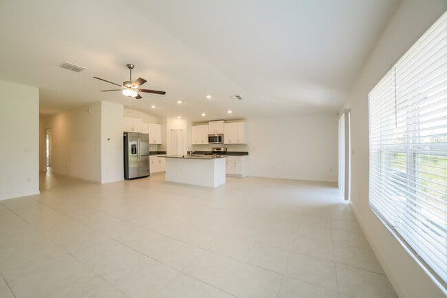 Building Photo - 4124 84th Ct E