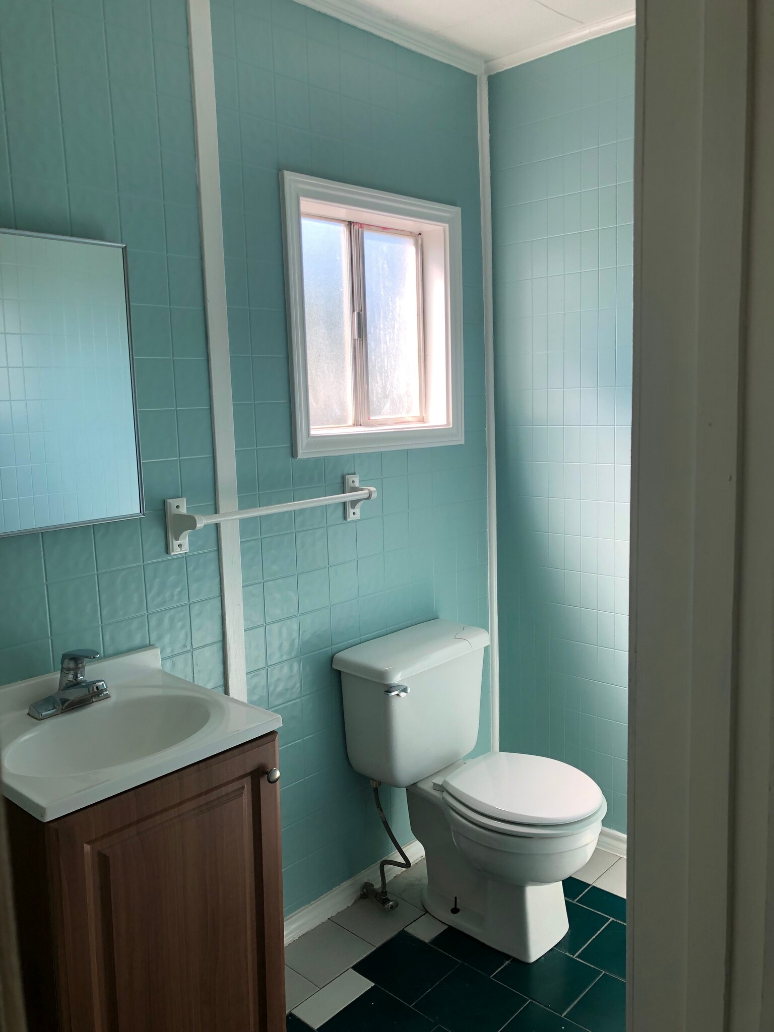 Building Photo - 134 Roberts St