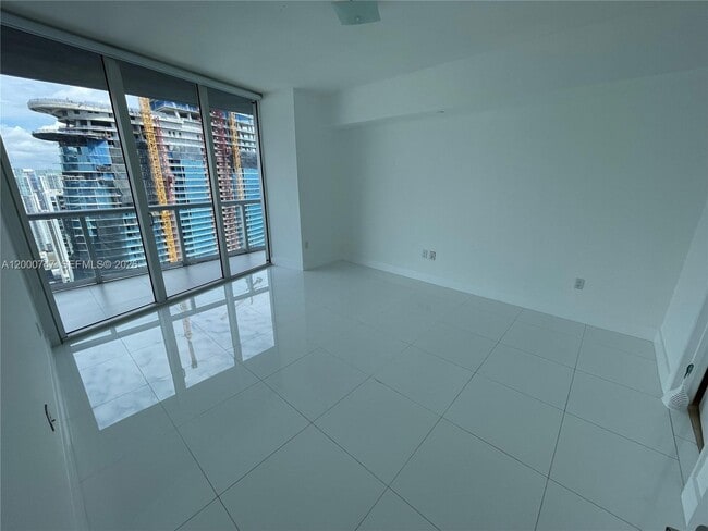 Building Photo - 475 Brickell Ave