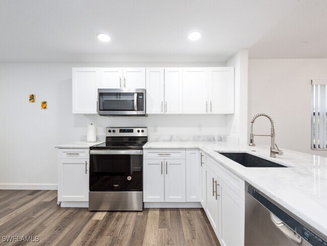 Building Photo - 4951 Pepper Cir