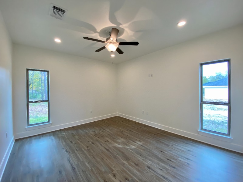 Building Photo - 350 Parks Cir