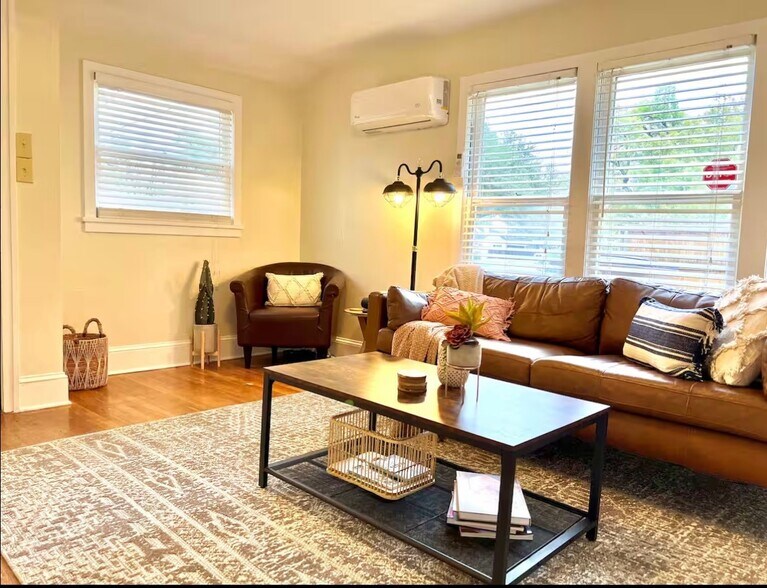 Building Photo - 1515 W Concho Ave