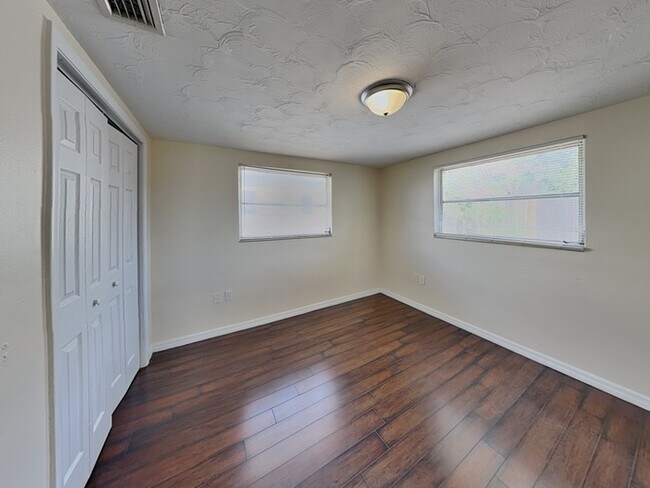 Building Photo - 6041 9th Ave