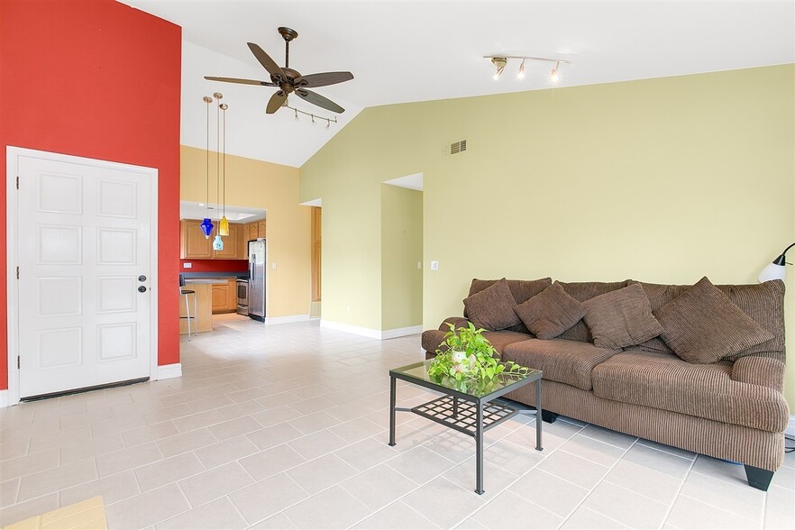 Building Photo - 2831 Hillsboro Court