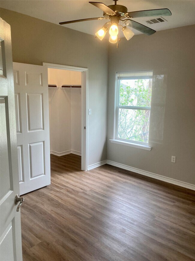 Building Photo - 2809 Winnie St