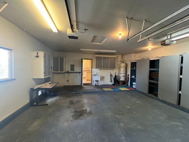 Building Photo - 3 bedroom single story in Manteca!