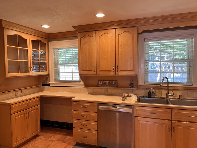 Kitchen - 22 Douglas Rd