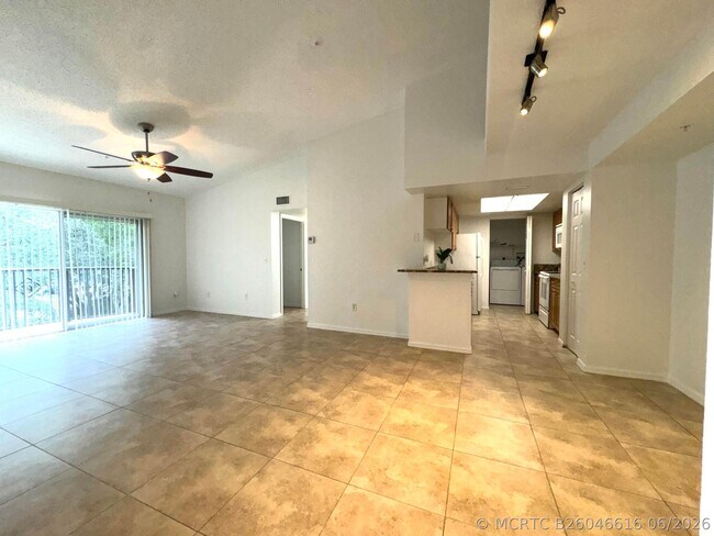 Building Photo - 1300 Crestwood Ct S