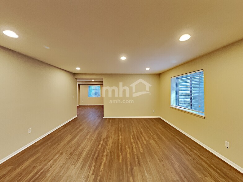 Building Photo - 394 Tumbleweed Dr