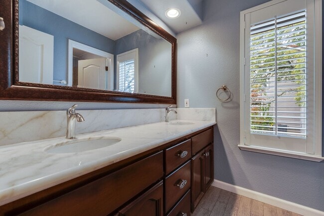 Building Photo - Stunning Folsom Split-Level Home with Pool & 3-Car Garage in Quiet Cul-De-Sac