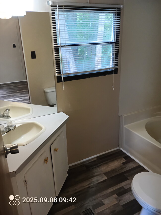 Building Photo - 251 Walnut Branch Dr