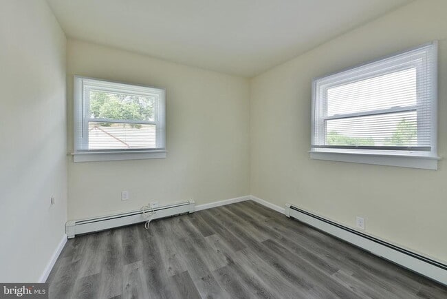 Building Photo - 422 Willow Grove Ave