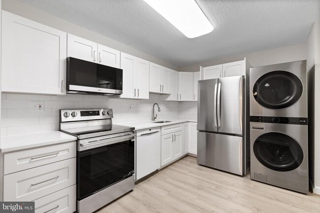 Building Photo - 8340 Greensboro Dr