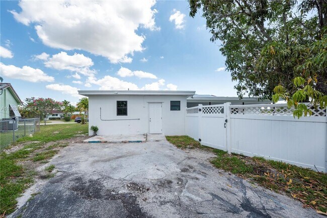 Building Photo - 4700 McKinley St