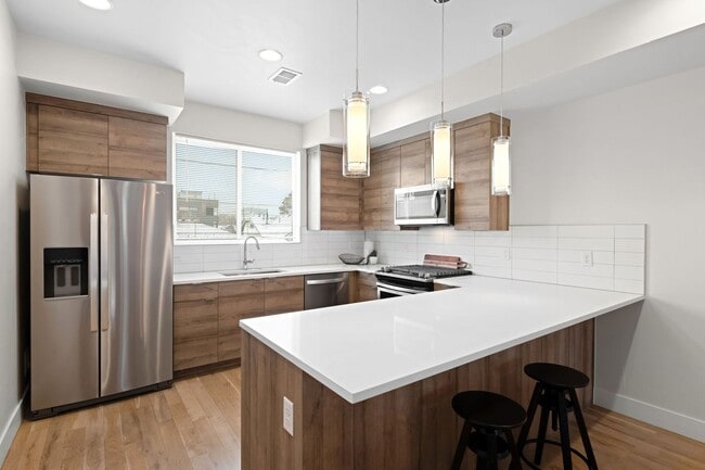 Building Photo - Modern 2-Bedroom Rowhome with Rooftop Moun...