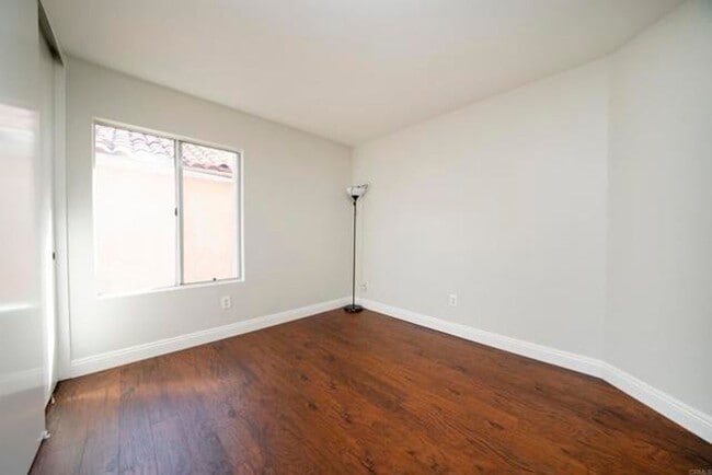 Building Photo - Beautiful 4Br/2.5Ba Home With Private Yard In Shadowridge!!