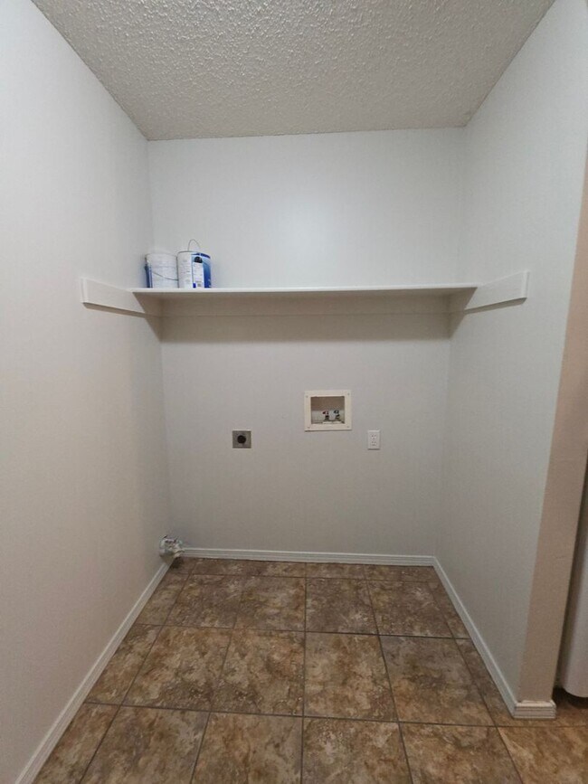 Building Photo - 817-825 West 12th St.