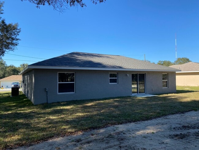 Building Photo - Custom Home - Desirable SE Ocala Neighborhood 3/2/2 **Won't Last**