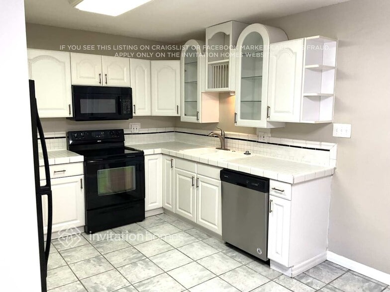 Building Photo - 2148 68th Terrace S