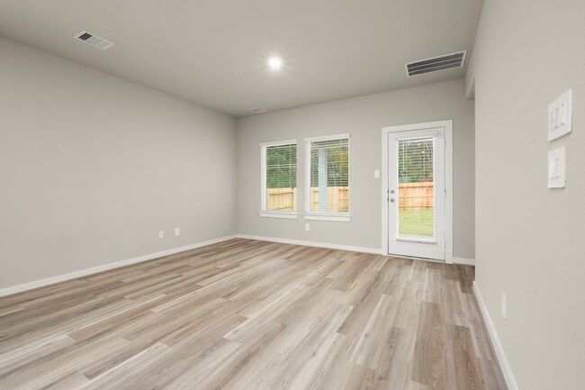 Building Photo - 18733 Timber Gln Dr